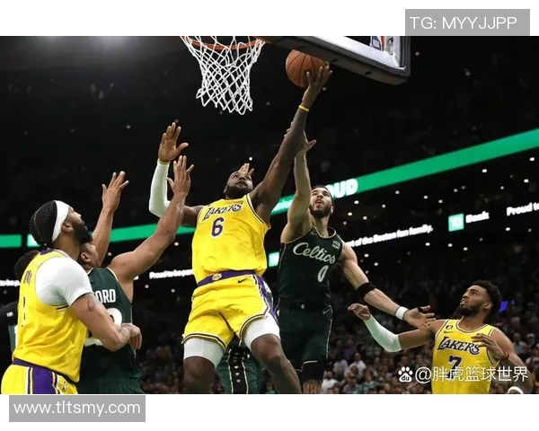 今日湖人对阵热火精彩比赛录像回顾与分析全场亮点不容错过 今日湖人对阵热火精彩比赛录像回顾与分析全场亮点不容错过